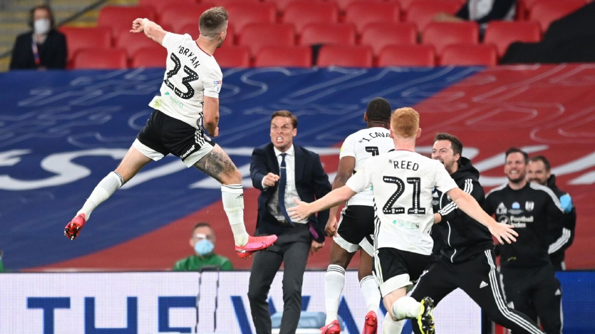 通过深刻的 通过深刻的