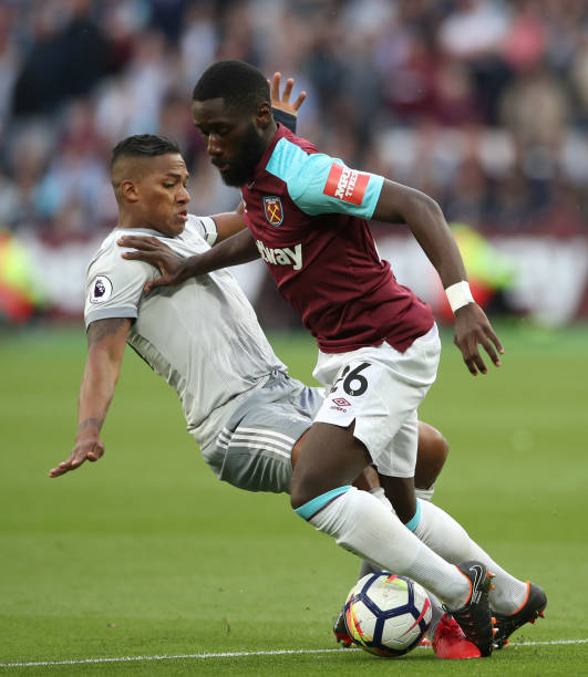 他的存在使 他的存在使